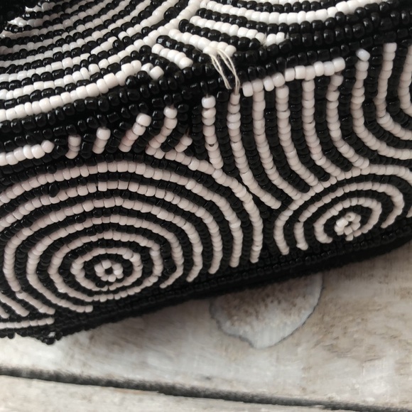 Adorable fully beaded Crossbody miniature bag - Picture 11 of 15